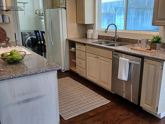 5th image of 3138 Glendale Dr W