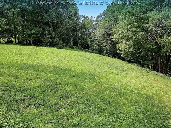 7 Bougemont Rd, Charleston, WV 25314