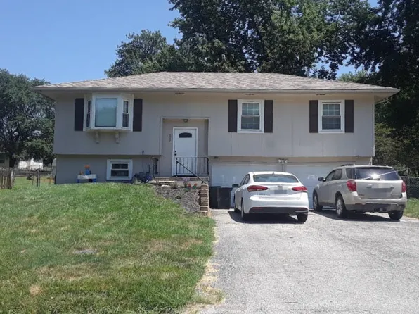 617 Valley St, Lathrop, MO 64465