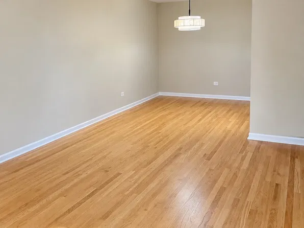 1018 Castilian Ct APT 104, Glenview, IL 60025