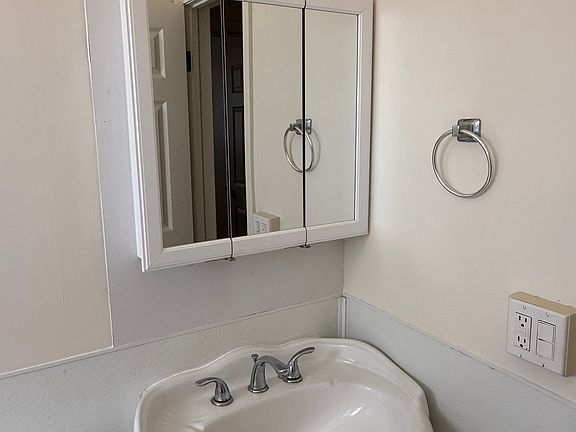 2nd image of 4495 Clairemont Dr APT 1