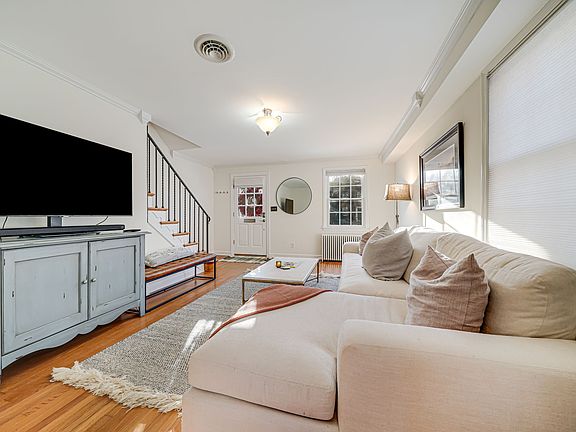 4th image of 1131 Colonial Ave