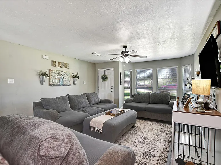 25401 Hunting Trl — Photo 10