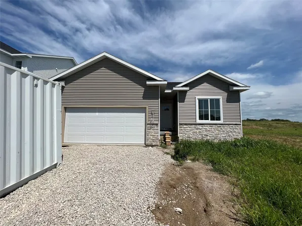 220 S Valley View Dr, Norwalk, IA 50211