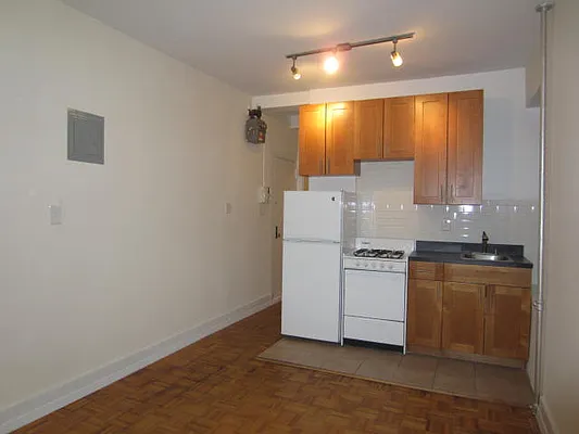 Rented by City Connections Realty | media 8