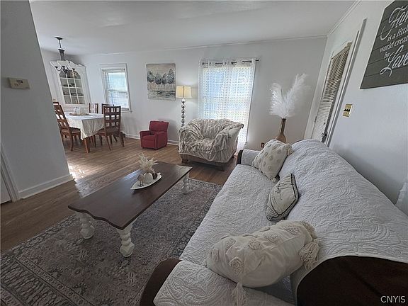 4th image of 713 Massena Ave