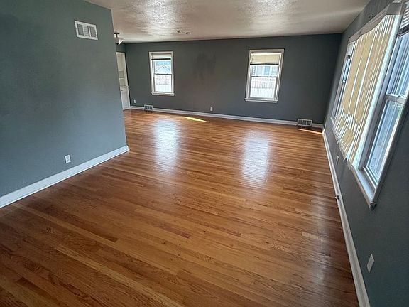 3rd image of 5284 N Teutonia Ave