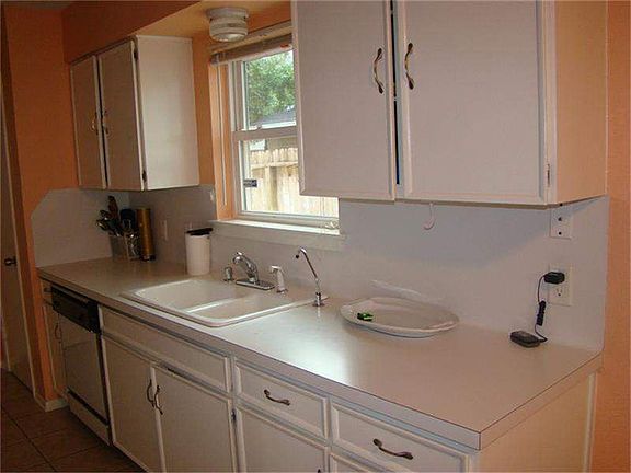 5th image of 8107 Lugary Dr