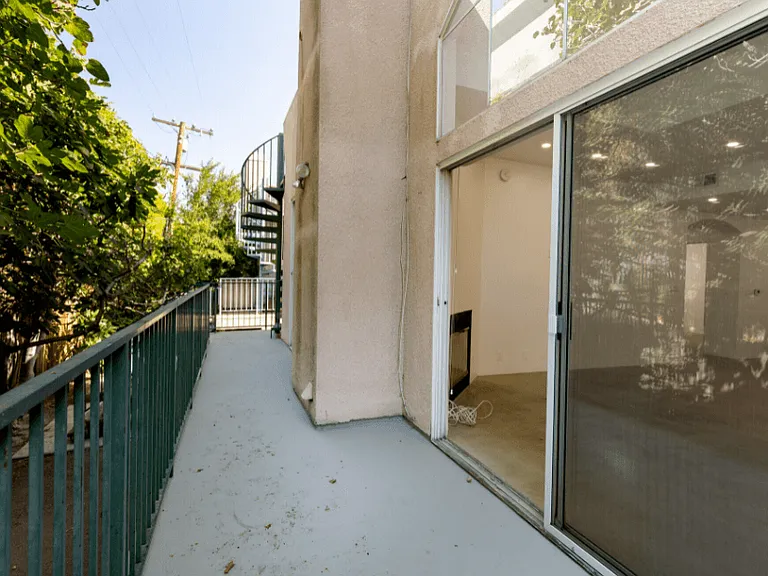 Lido Apartments - 639 Huntley Dr — Photo 25