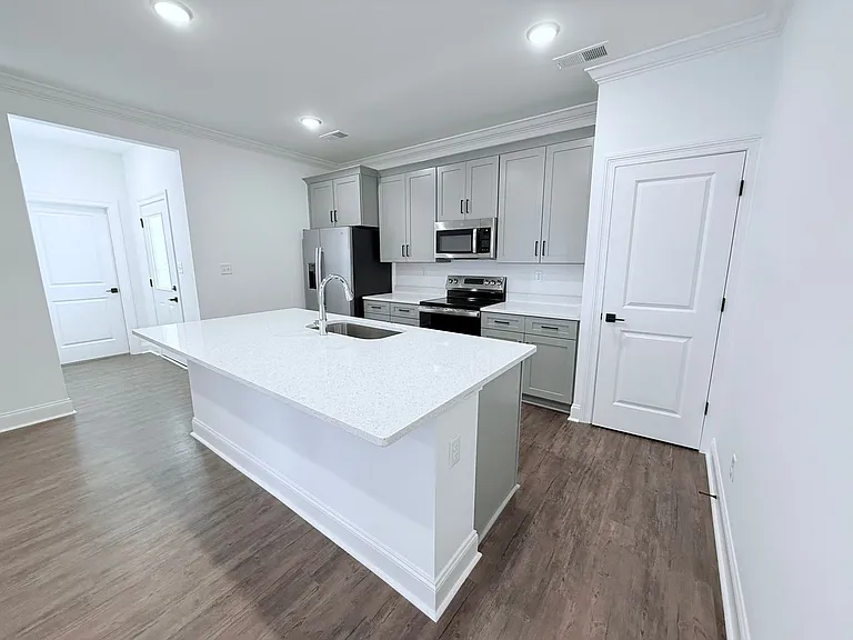 618 Cottage Grove Cir — Photo 2