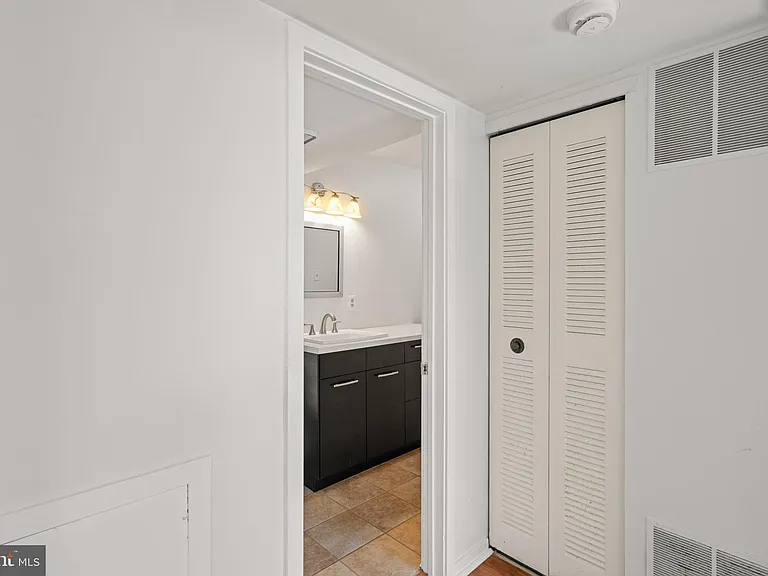 2204 Sandra Rd — Photo 34