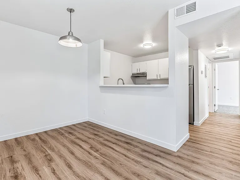 Hilton Street Apartments — Photo 37