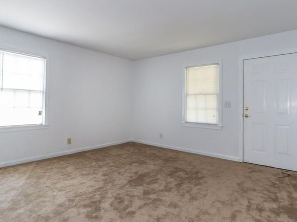 79 Ayers Ave