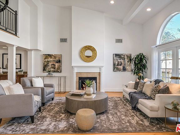 3rd image of 11803 Goshen Ave #Penthouse 3