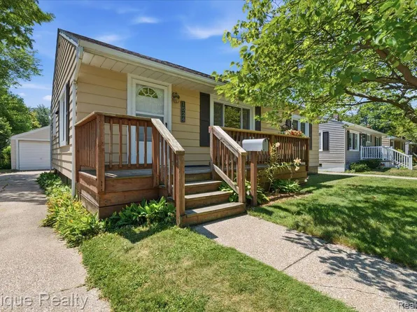 1524 Sanborn St, Port Huron, MI 48060