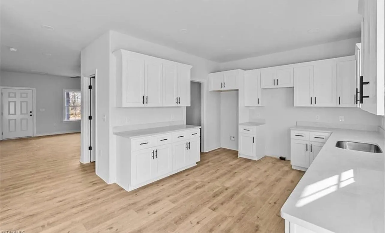 136 Nordwin Ct — Photo 4