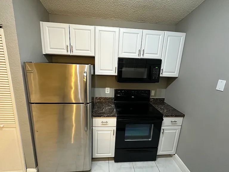2871 N Oakland Forest Dr #308 — Photo 6