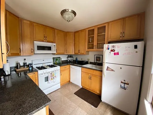 4961 N Santa Monica Blvd — Photo 15