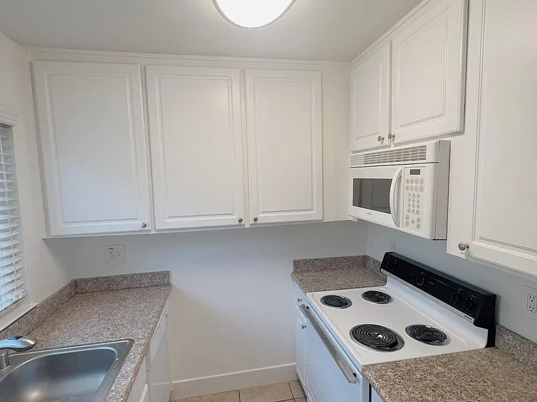 2515 V St #7 — Photo 3