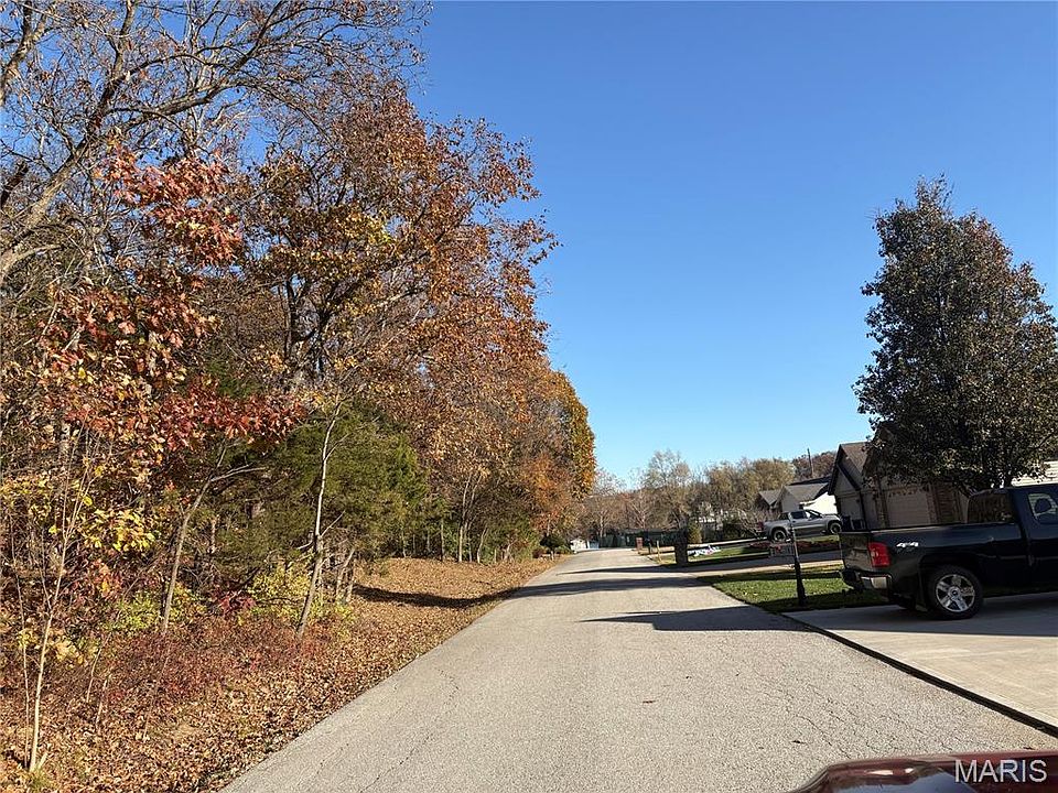 1st image of 562 Village Dr E