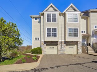 32 Crows Nest Ln UNIT 16, Danbury, CT 06810