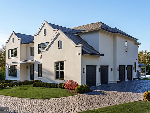 2nd image of 1102 Chain Bridge Rd