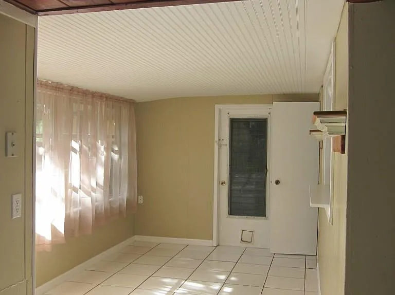 815 Bay St — Photo 6