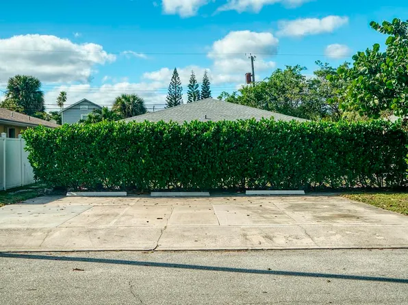 915 S North St, Lake Worth, FL 33460