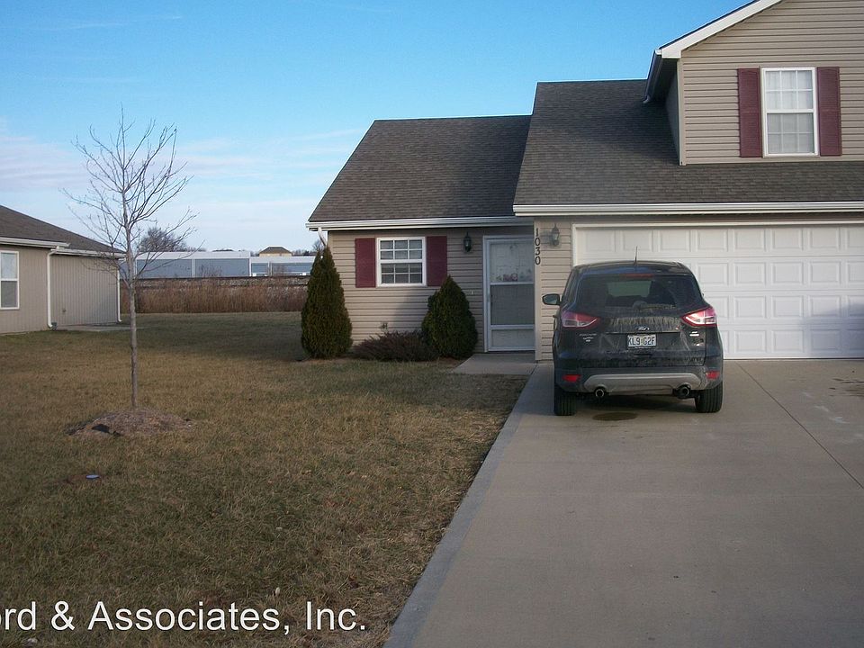 1st image of 1030 NW Willow Dr