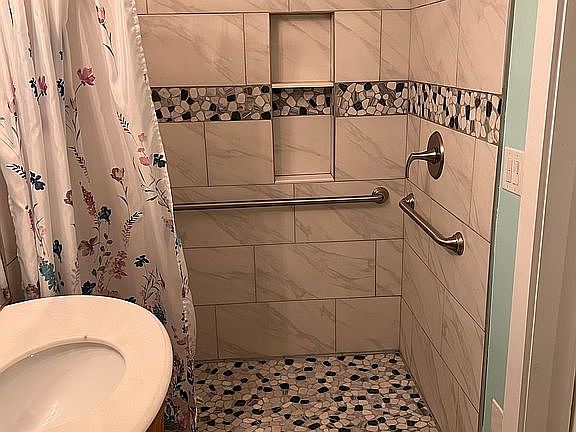 Master Shower - W/C access