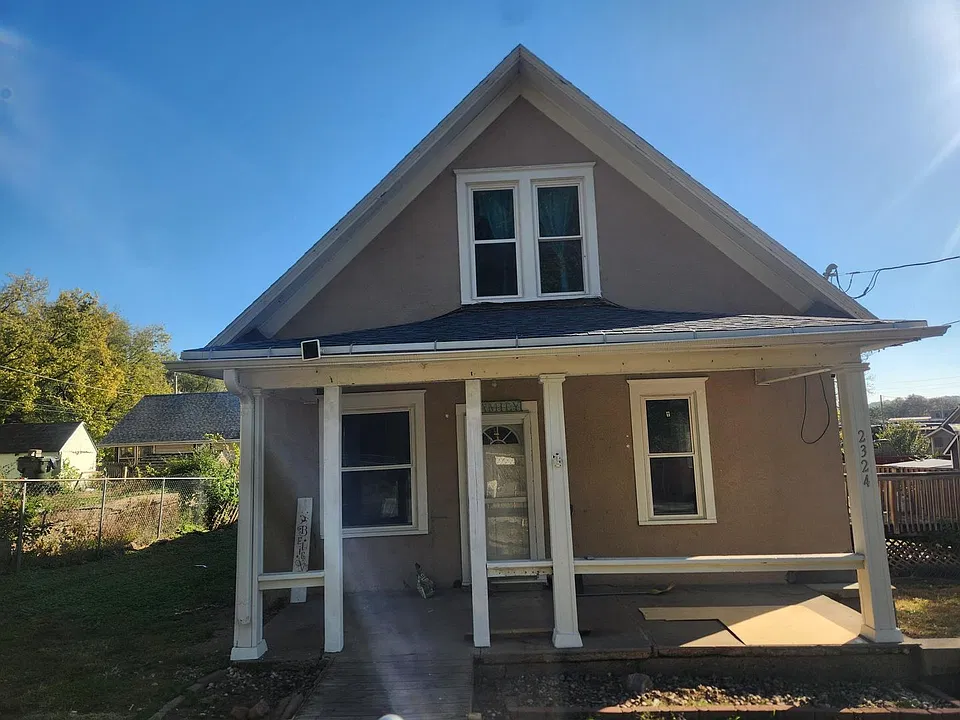 2324 Dupont St
