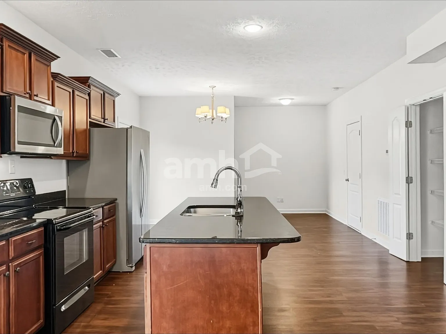 3 bed, 2.5 bath, 2200 sqft, $2,435 — Photo 4