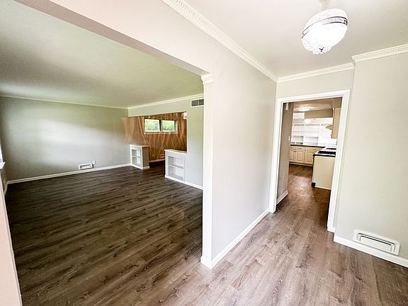 5th image of 6461 Danbury Ln