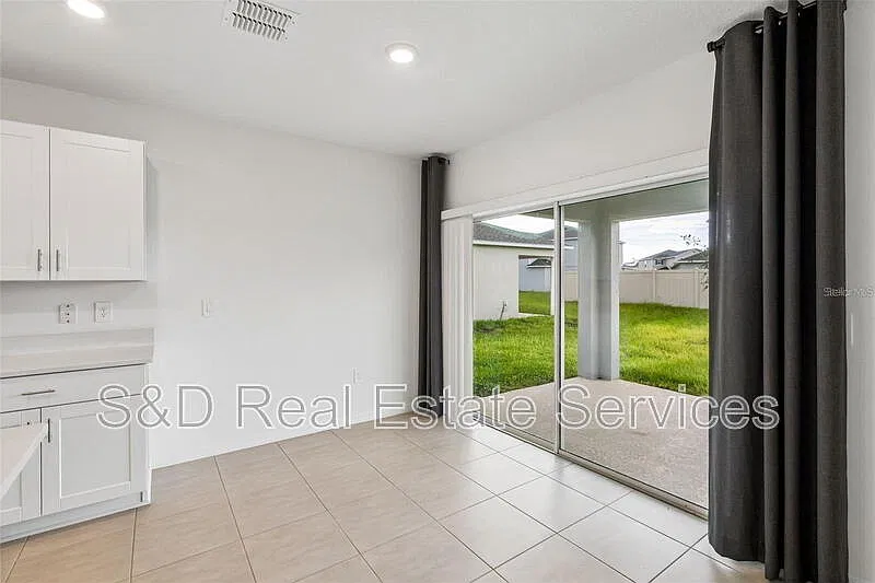 3 bed, 2.0 bath, 1850 sqft, $1,960 — Photo 4