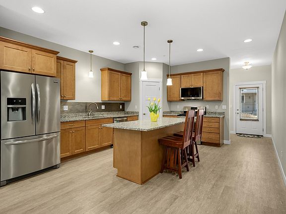 5th image of 1165 Parkwood Ln