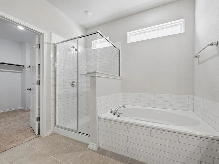 245 Leeland Dr — Photo 15