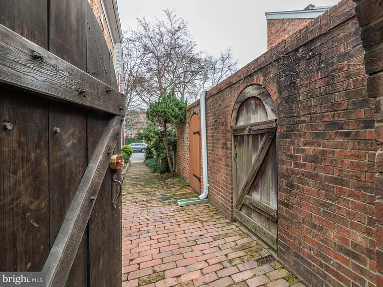 511 Wilkes St — Photo 29