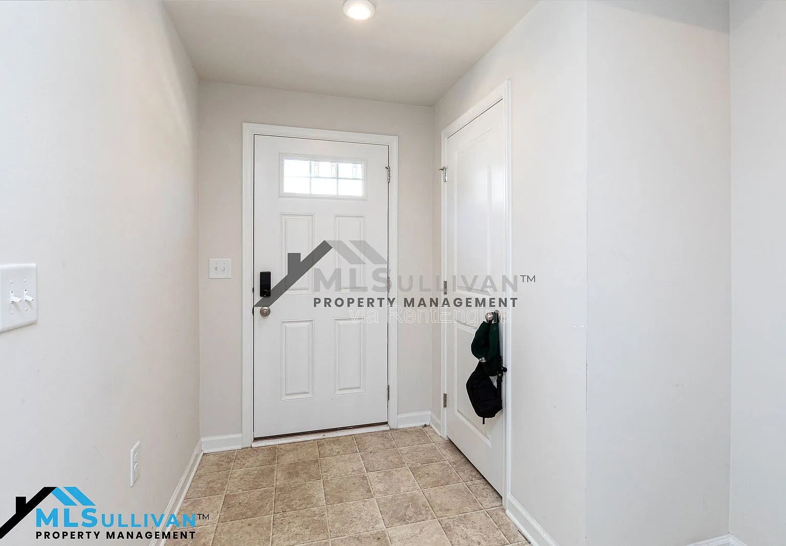 3 bed, 2.5 bath, 1557 sqft, $1,745 — Photo 3