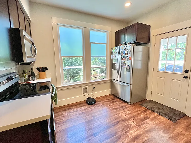 2415 S Graham St — Photo 10