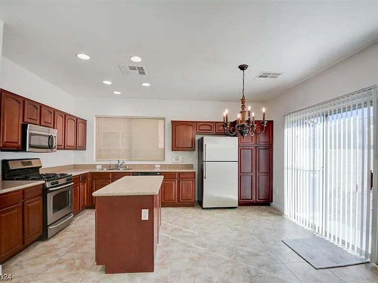 4736 Killington St — Photo 4