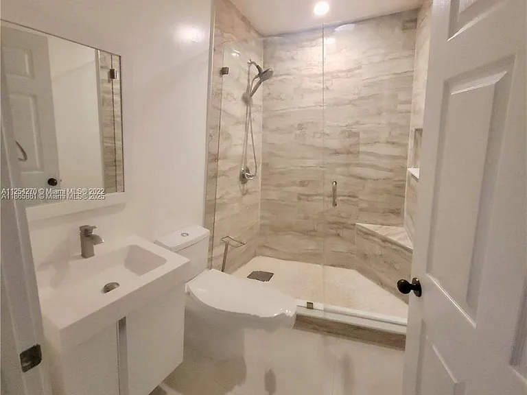 4272 Pine Ridge Ct — Photo 6