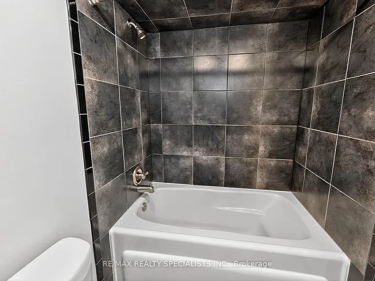 1912 Bonnymede Dr #LOWER — Photo 30