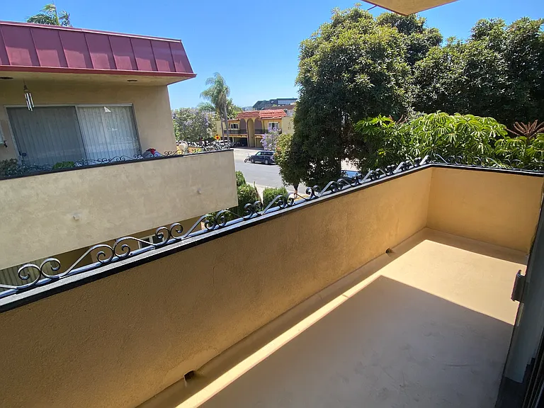 3520 Mentone Ave #5 — Photo 9