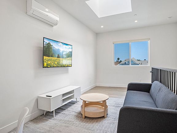 3rd image of 2714 Portland St #204
