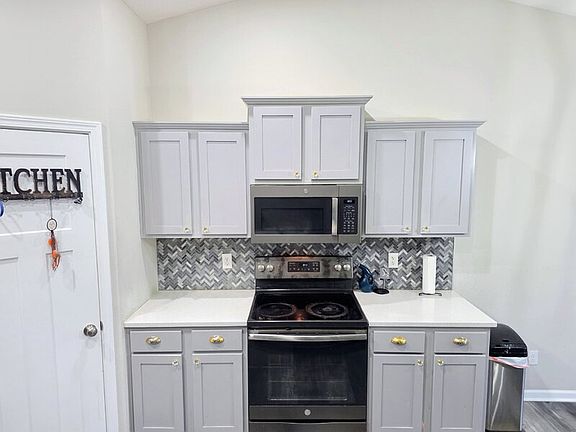 4th image of 950 8th St