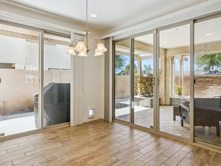 211 E Brinley Dr — Photo 11