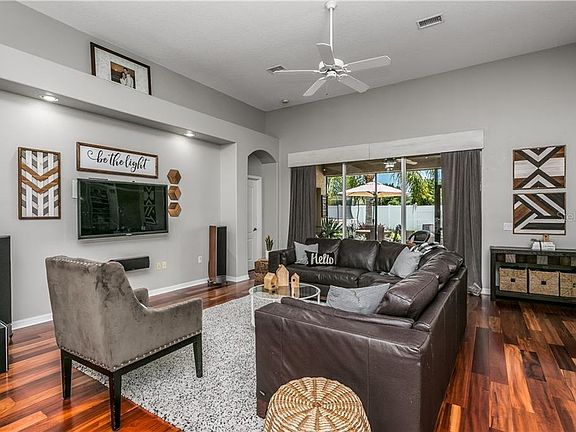 4th image of 3322 Chessington Dr