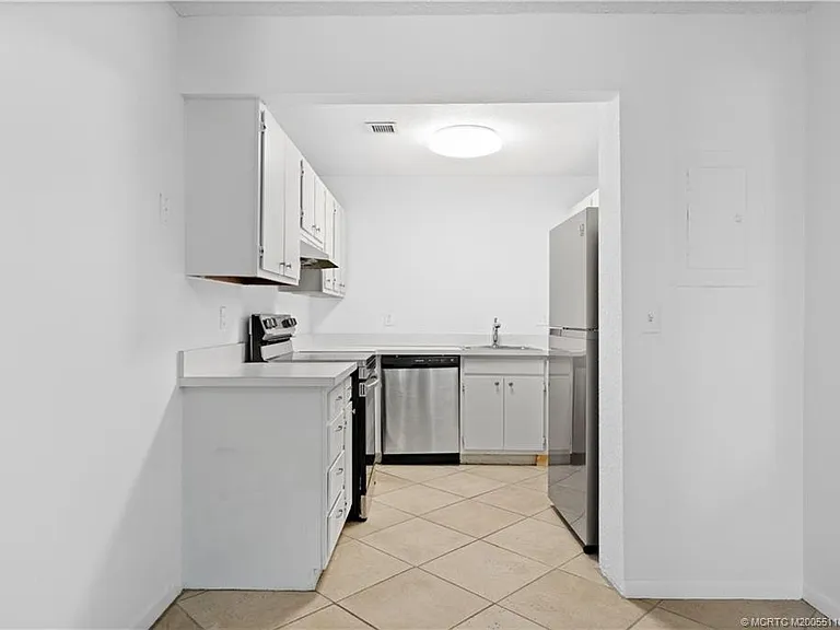 2118 SE Edler Dr #B — Photo 3