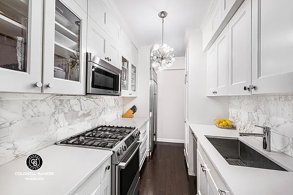 Sold by Coldwell Banker Warburg | media 10