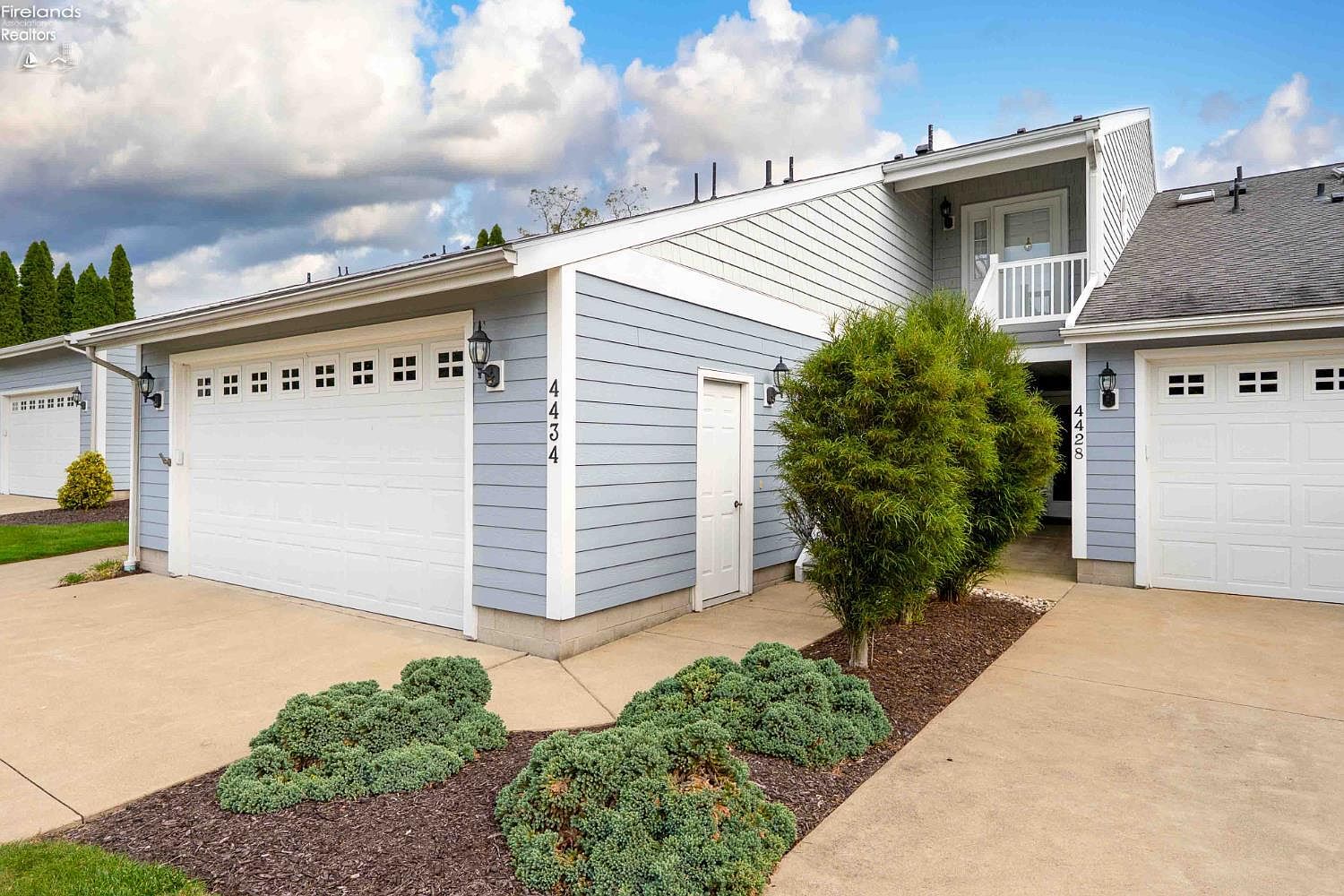 4434 E Harbors Edge Dr